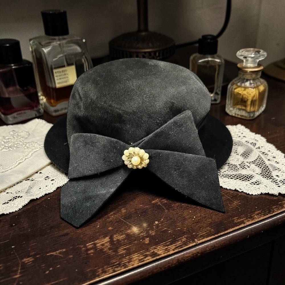 Vintage Black Fur Felt Pillbox Hat Front Bow Faux Pearl Union Made 1950s‎ 1960s